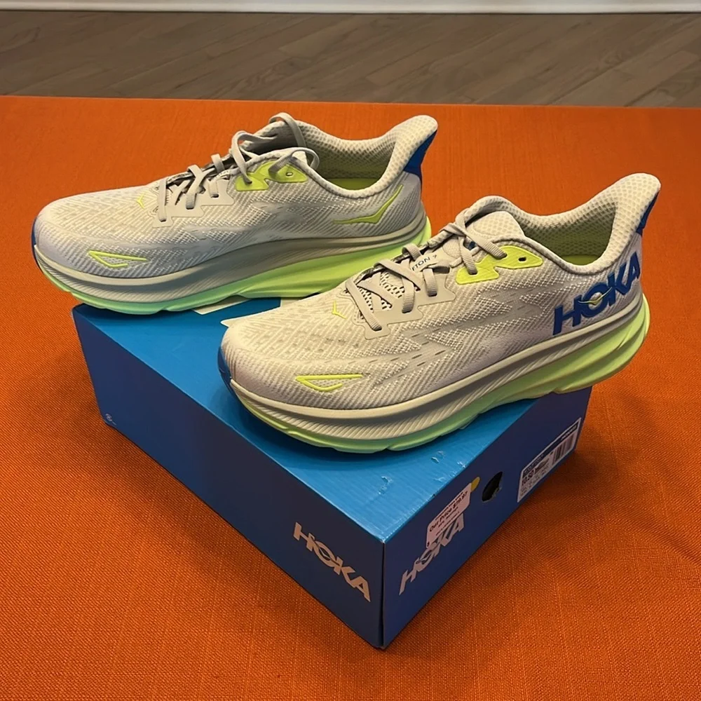 HOKA Clifton 9 - Size 10.5D - cream/blue/green brand New